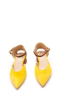 Zapato Kanna abierto ante amarillo