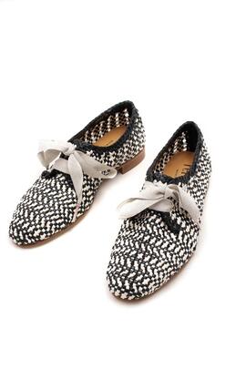 Zapato Pertini Macarena trenzado blanco y negro