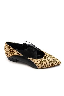 Zapato Angari Oxford negro y leopardo